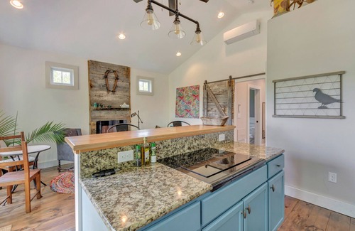 Wayland Park Cottage | Stylish Carriage House Suite near downtown Crozet