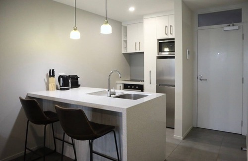 Mount Maunganui Condo | Stylish Central Escape | Walk to Beach & Cafés
