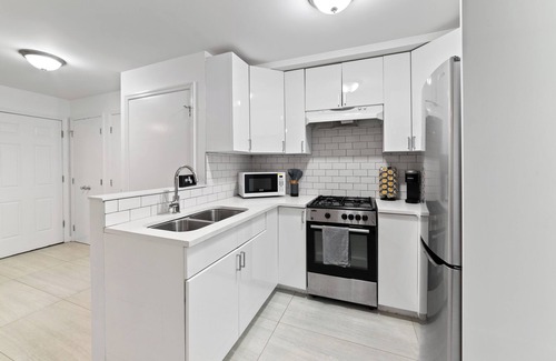 Crown Heights Apartment | Stylish & Central 2BR Apt Near Subway