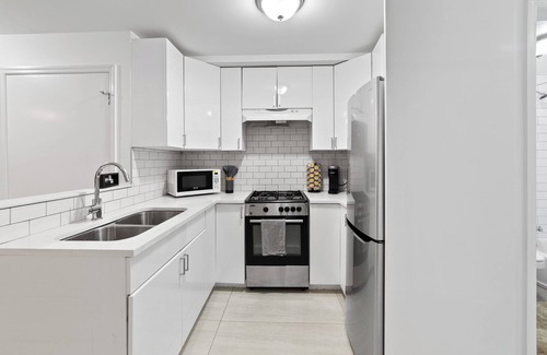 Crown Heights Apartment | Stylish & Central 2BR Apt Near Subway