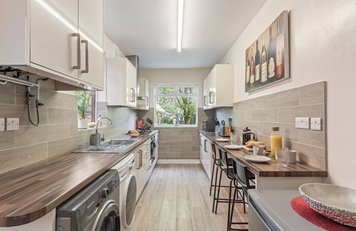 Welford House | Stylish & Central 3 Bed House | Parking & Garden