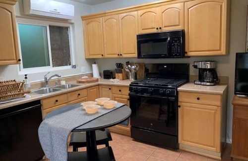North Park House | Stylish, Central Casa Pacifica West in North Parkn