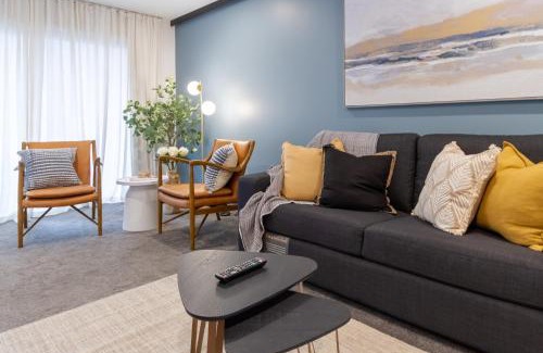 Christchurch City Centre Apartment | Stylish Central City townhouse Next to Little High
