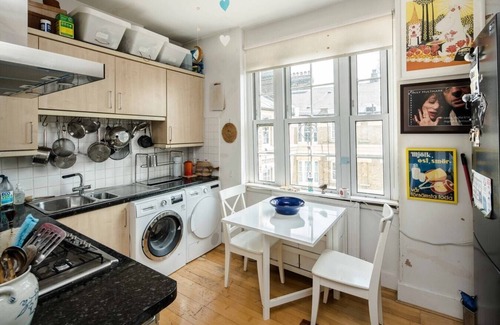 Riverside Apartment | Stylish Central London Flat Near Tower Bridge