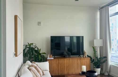 Cityplace Condo | Stylish, centrally-located condo in Uptown/West Village with high-end amenities!