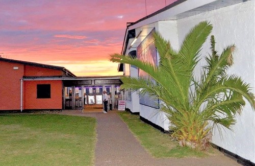 Great Yarmouth Ski Chalet | Stylish Chalet Complex 5 min stroll to Scratby Beach/convenient for the Broads