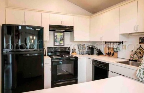 East Stroudsburg Ski Chalet | Stylish Chalet with Private Sauna, Lake in Saw Creek. Bushkill. Pocono.