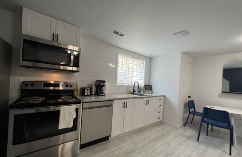 Welland Apartment | Stylish & Chic 1BR in Welland
