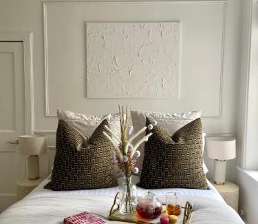 Perth Apartment | Stylish & Chic Central Apartment with Hot Tub