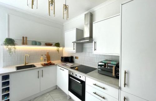 Perth Apartment | Stylish & Chic Central Apartment with Hot Tub