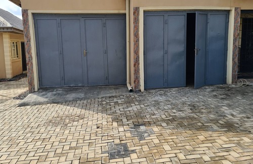 Ibadan House | Stylish , chic & immaculate 4 bed bungalow in Akala express Oluyole axis Ibadan