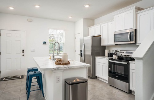 Baymeadows House | Stylish & Chic New 2BR Townhome