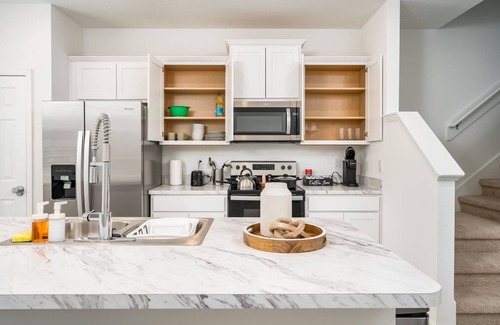 Baymeadows House | Stylish & Chic New 2BR Townhome