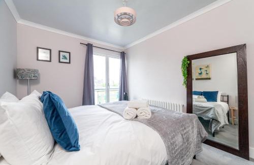 Peckham Apartment | Stylish Chic Retreat: 1-bed, Near Canary Wharf