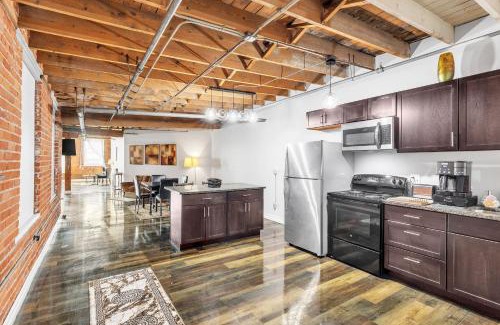 Detroit Apartment | Stylish Chic Retreat at Lafayette Lofts apts