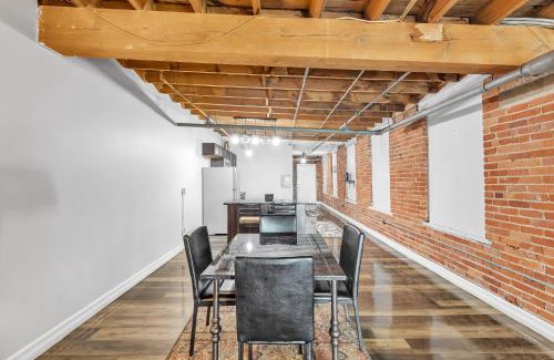 Detroit Apartment | Stylish Chic Retreat at Lafayette Lofts apts