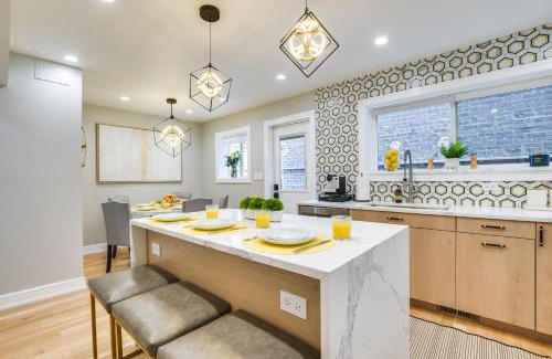 Edgewater Beach House | Stylish Chicago Retreat Walk to Loyola University