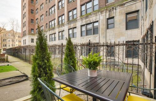 Edgewater Beach House | Stylish Chicago Retreat Walk to Loyola University