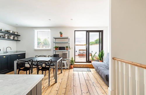 Chiswick Apartment | Stylish Chiswick Apartment with a Private Terrace