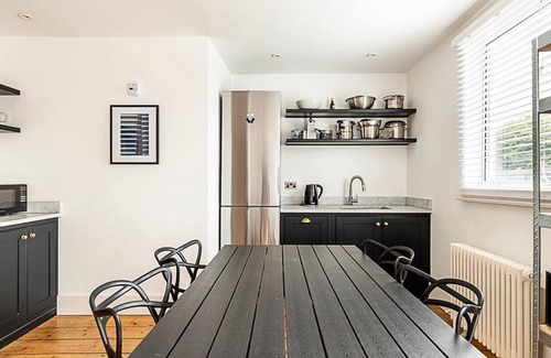 Chiswick Apartment | Stylish Chiswick Apartment with a Private Terrace