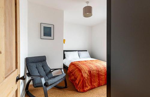 Chiswick Apartment | Stylish Chiswick Apartment with a Private Terrace