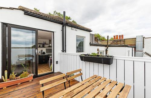 Chiswick Apartment | Stylish Chiswick Apartment with a Private Terrace