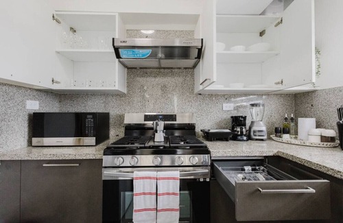Lope De Vega Condo | Stylish, City Center Condo, Fast Wi-Fi, Full AC.