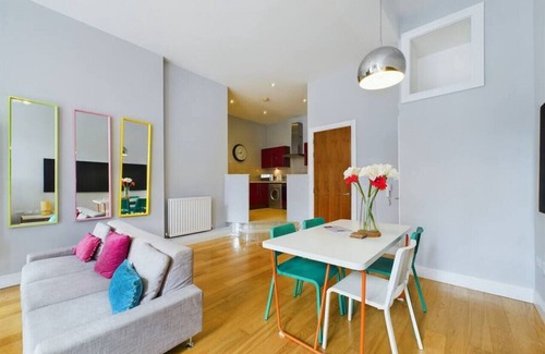 Cathedral Quarter Apartment | Stylish City-Centre Apartment in the Heart of Belfast’s Cathedral Quarter