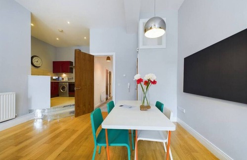 Cathedral Quarter Apartment | Stylish City-Centre Apartment in the Heart of Belfast’s Cathedral Quarter