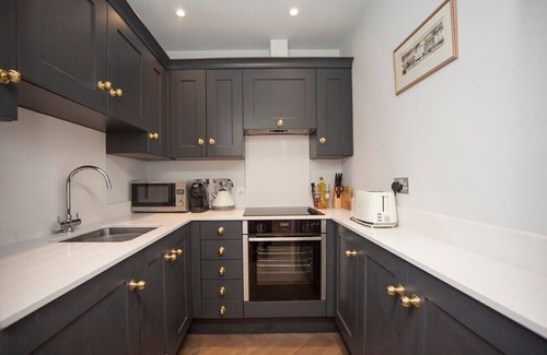 Bath City Centre Apartment | Stylish City Centre Apartment (MSB)