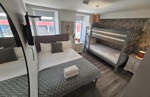 Galway City Centre Apartment | Stylish City Centre Hideaway & Private Hot Tub