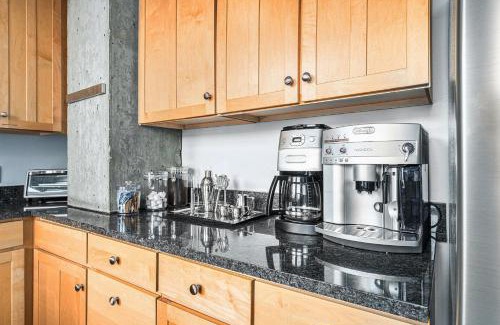 Civic Center Hotel | Stylish City Loft Walk To Dining & Shops