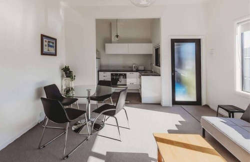 New Plymouth Apartment | Stylish City Pad in New Plymouth