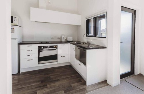 New Plymouth Apartment | Stylish City Pad in New Plymouth