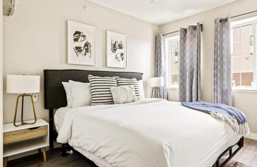 West Colfax Apartment | Stylish City Retreat - King Beds - Walk to Sloans Lake