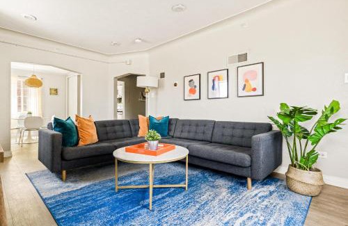 West Colfax Apartment | Stylish City Retreat - King Beds - Walk to Sloans Lake