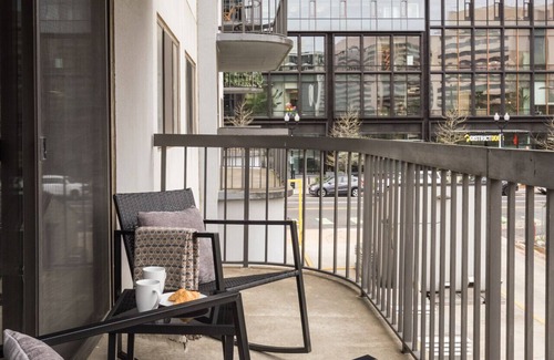 Crystal City Apartment | Stylish City Sleeps 8 Near Metro