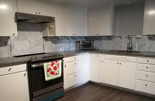 Corvallis House | Stylish & Clean Apartment In a Beautiful Quiet Neighborhood