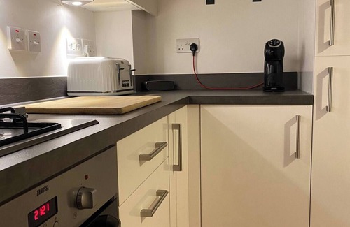 Giltbrook House | Stylish, clean, close to M1, office space, city centre 15 minutes drive.