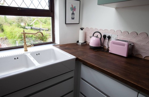 Whitehead House | Stylish Coastal Cottage
