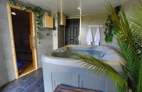 Skelton-in-Cleveland House | Stylish Coastal Cottage with Hot Tub and Garden Sleeps 8
