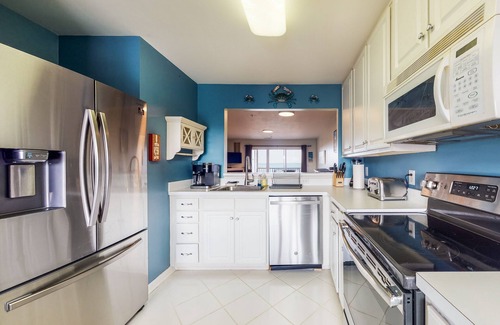 Ocean View House | Stylish coastal gem with amazing river & bay views - steps to sandy beach