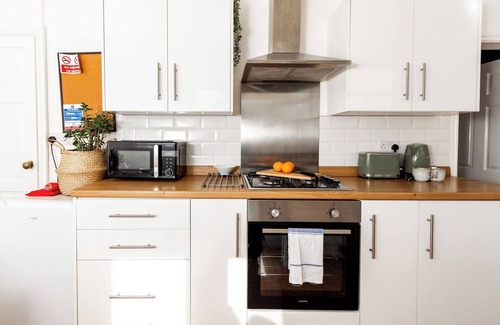 Wigan House | Stylish Comfort: 2BR Home in the heart of Wigan