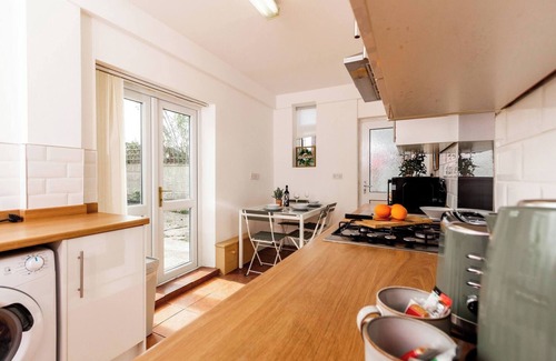Wigan House | Stylish Comfort: 2BR Home in the heart of Wigan