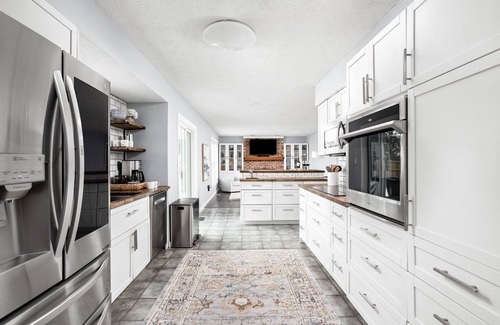 Carmel House | Stylish Comfort and Hot Tub at Clay Terrace