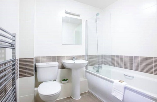 Watford Hotel | Stylish Comfort Meets Prime Location at Apartment 11 Clarendon Lofts Watford