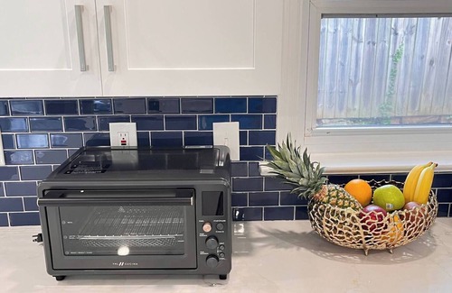 College Park House | Stylish Comfort Modern Chef Kitchen 4 BR 2 Baths