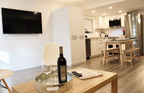 Knight Apartment | Stylish Comfort Parkside