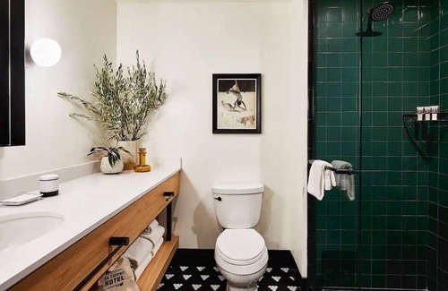 Merced Hotel | Stylish Comfort, Pets Are Welcome, Arbor Lane King, El Capitan Hotel