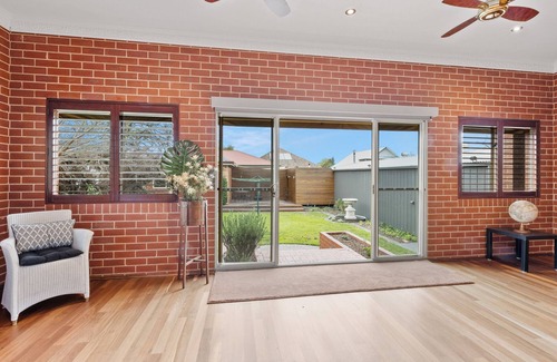 Benalla House | Stylish, comfortable and well located